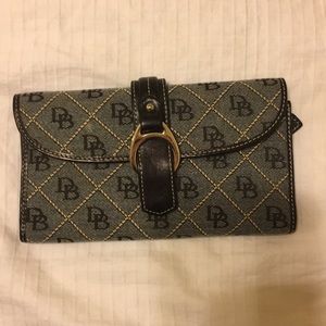 Dooney &Bourke